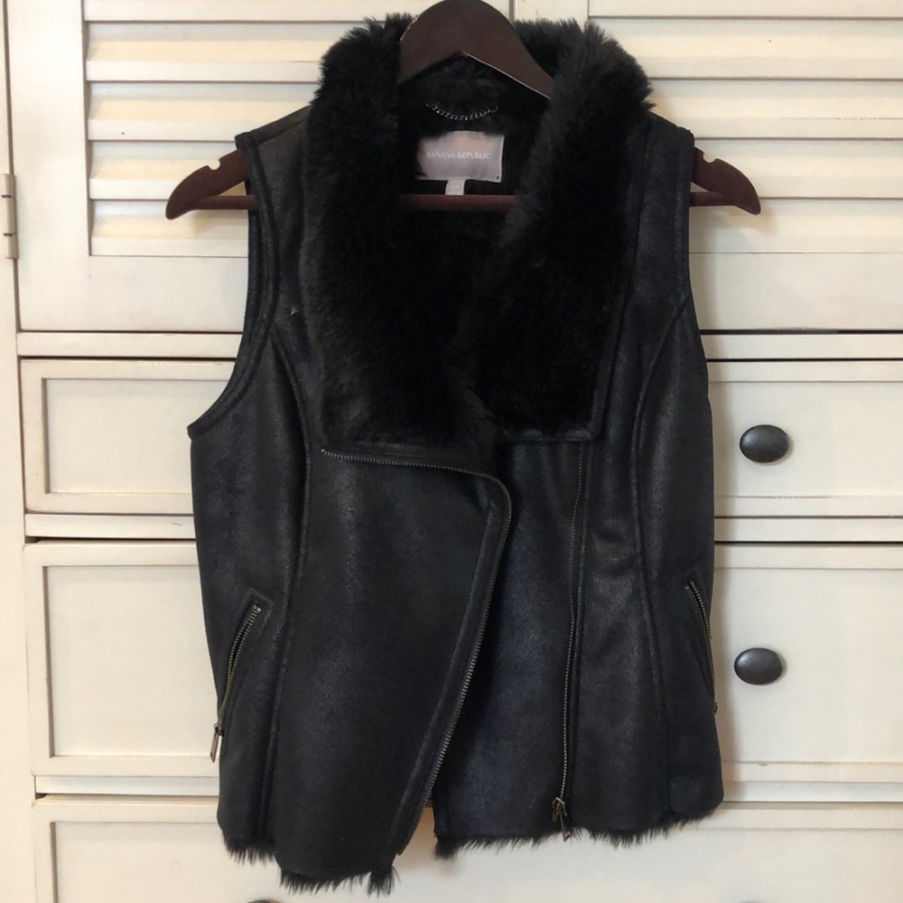 Banana Republic leather vest with faux fur lining